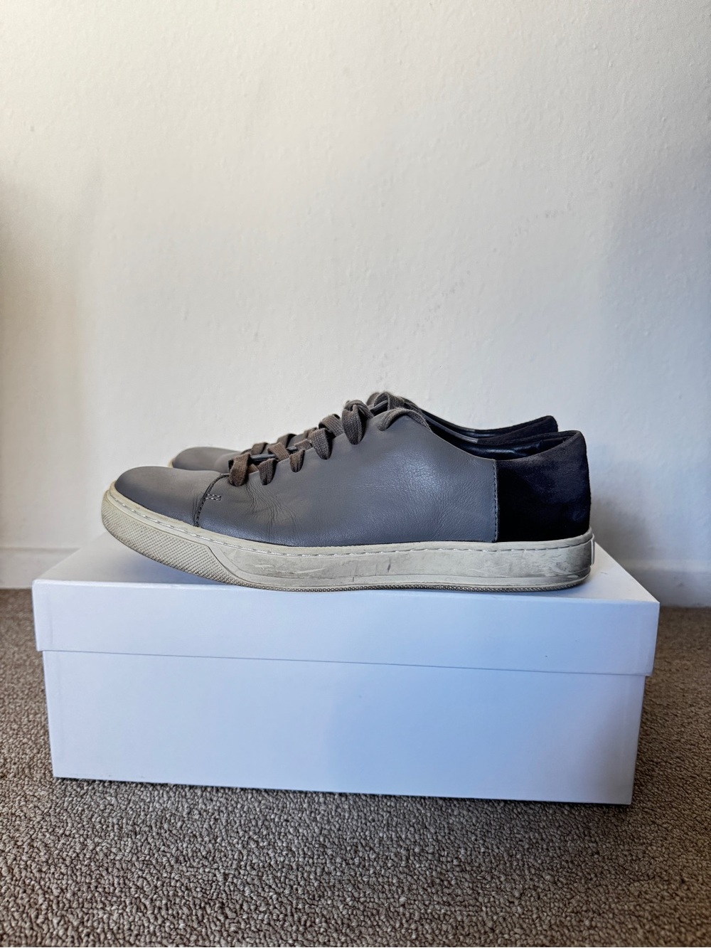 Vince Gray Leather Low Top Sneakers Men’s Size 8M